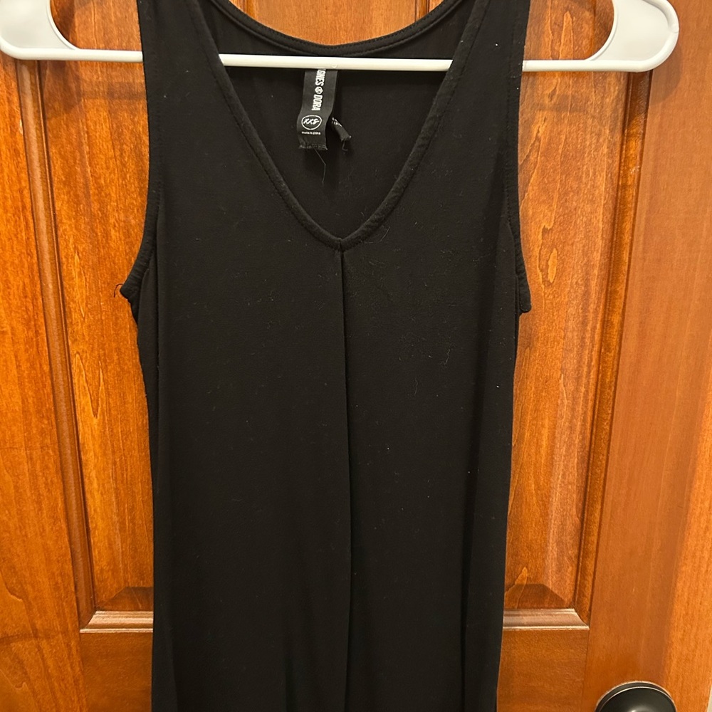 Agnes & Dora Black V-Neck Tank Top